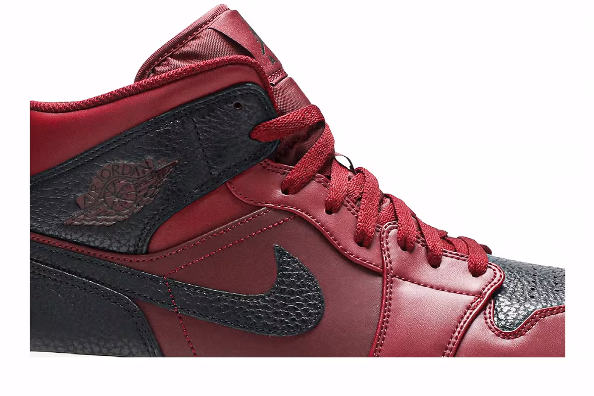 Air Jordan 1 Mid Reverse Banned, view 3