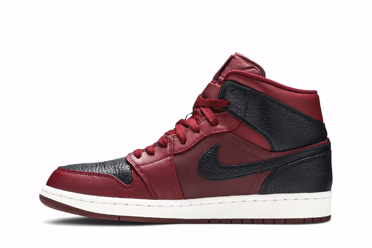 Air Jordan 1 Mid Reverse Banned, view 4