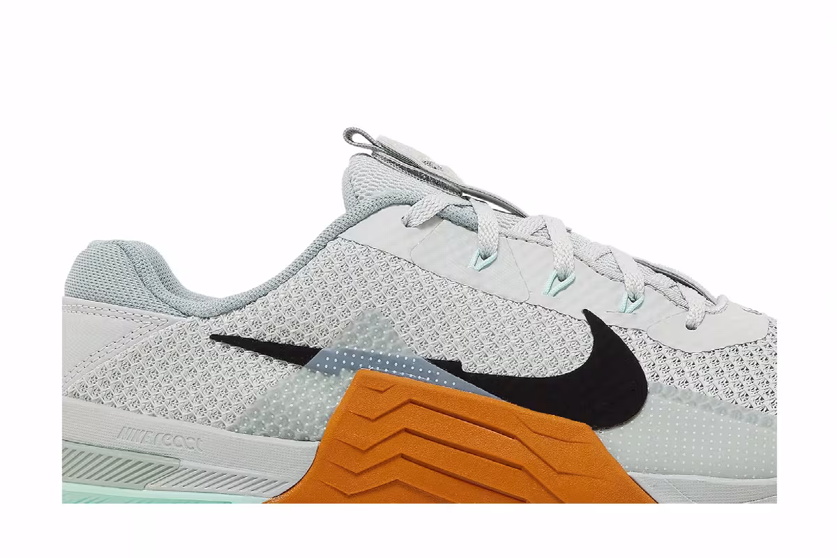 Nike Metcon 7 Light Silver Desert Ochre, view 3