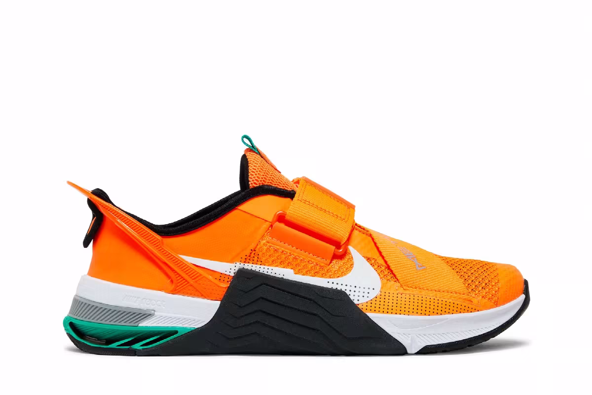 Nike Metcon 7 FlyEase Total Orange Clear Emerald, view 2