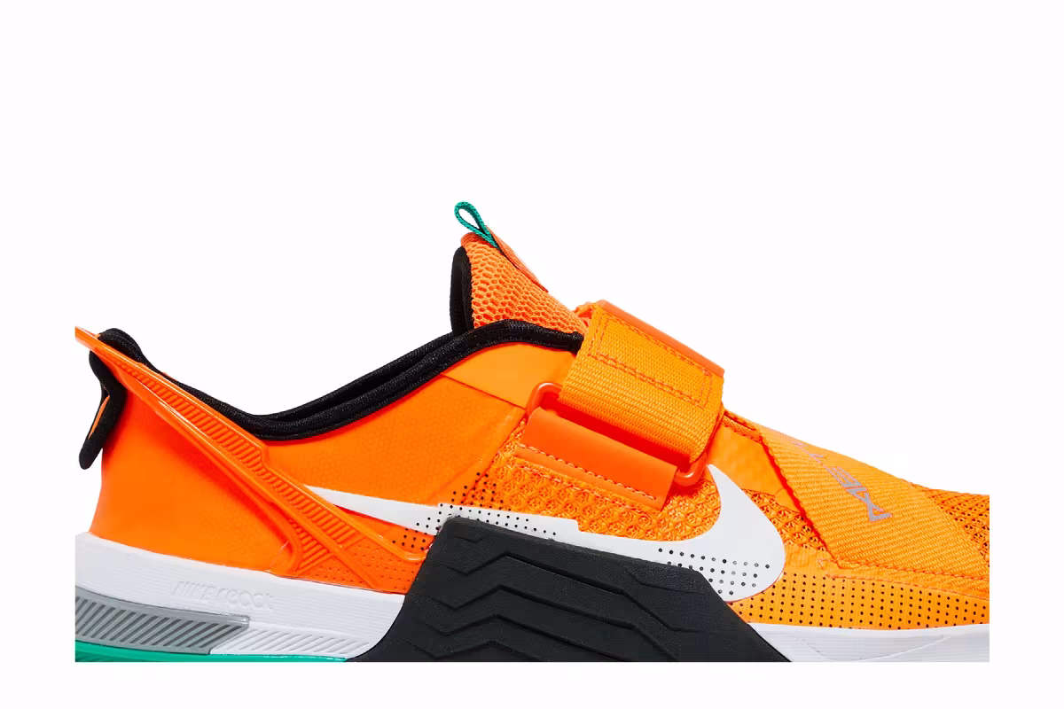 Nike Metcon 7 FlyEase Total Orange Clear Emerald, view 3