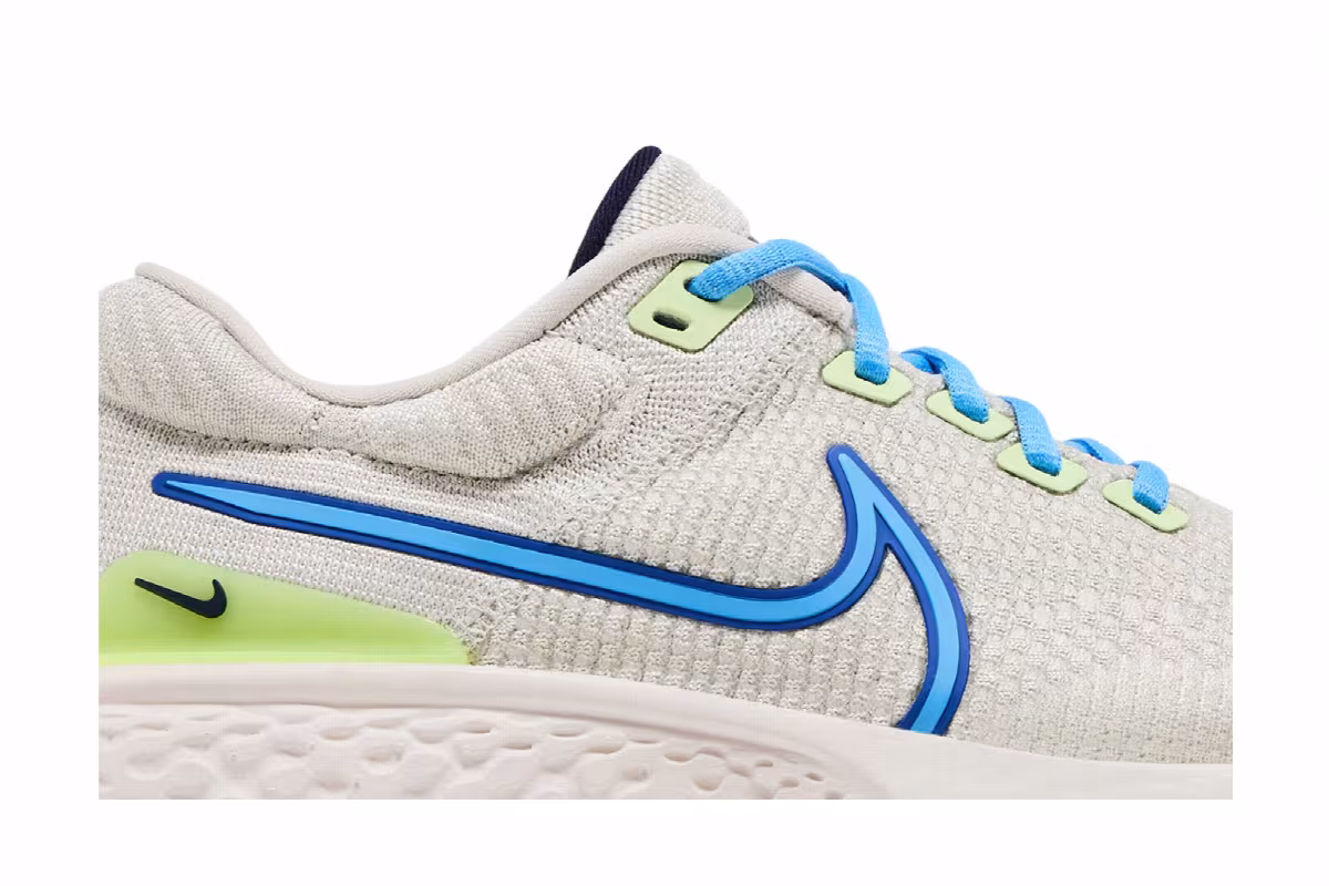 Nike Women's ZoomX Invincible Run Flyknit 2 Mismatch, view 3