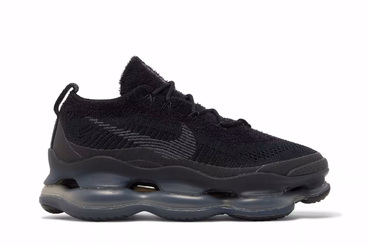 Nike Women's Air Max Scorpion Flyknit Triple Black, view 2