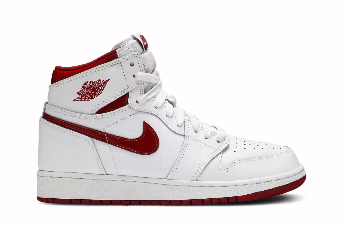 Air Jordan 1 High OG GS Metallic Red, view 2