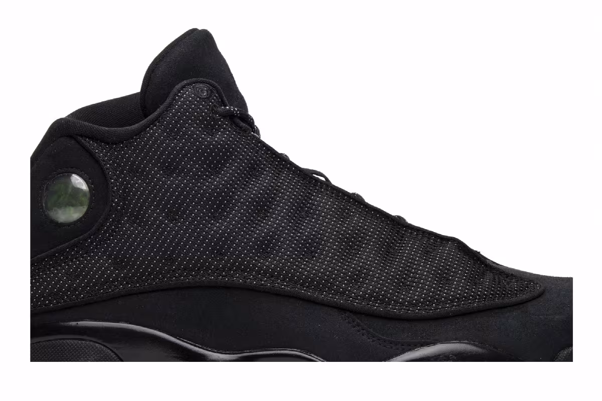 Air Jordan 13 Black Cat, view 3