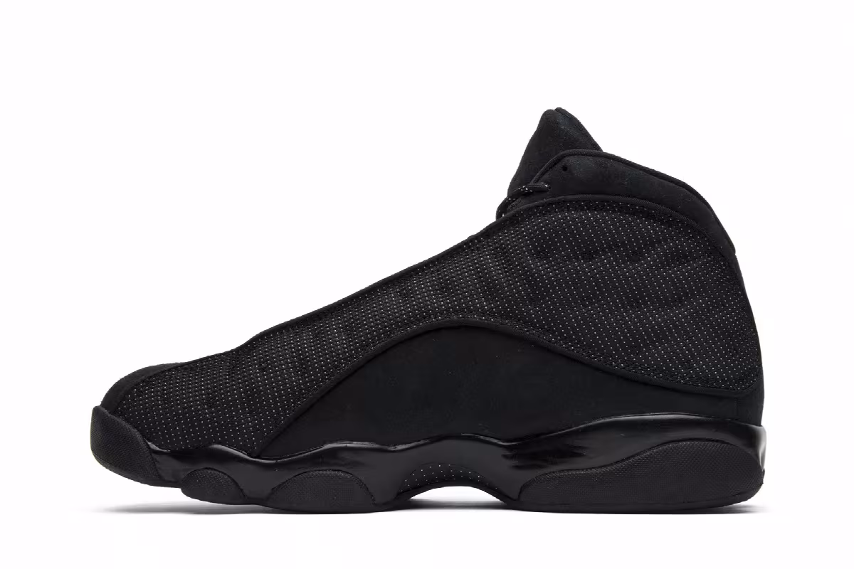 Air Jordan 13 Black Cat, view 4