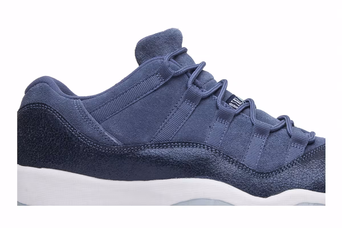 Air Jordan 11 Low GS Blue Moon, view 3
