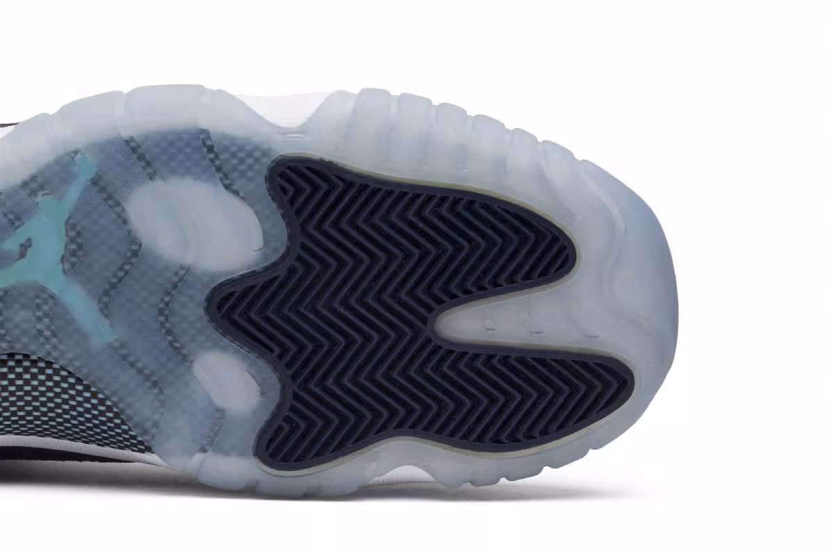 Air Jordan 11 Low GS Blue Moon, view 6