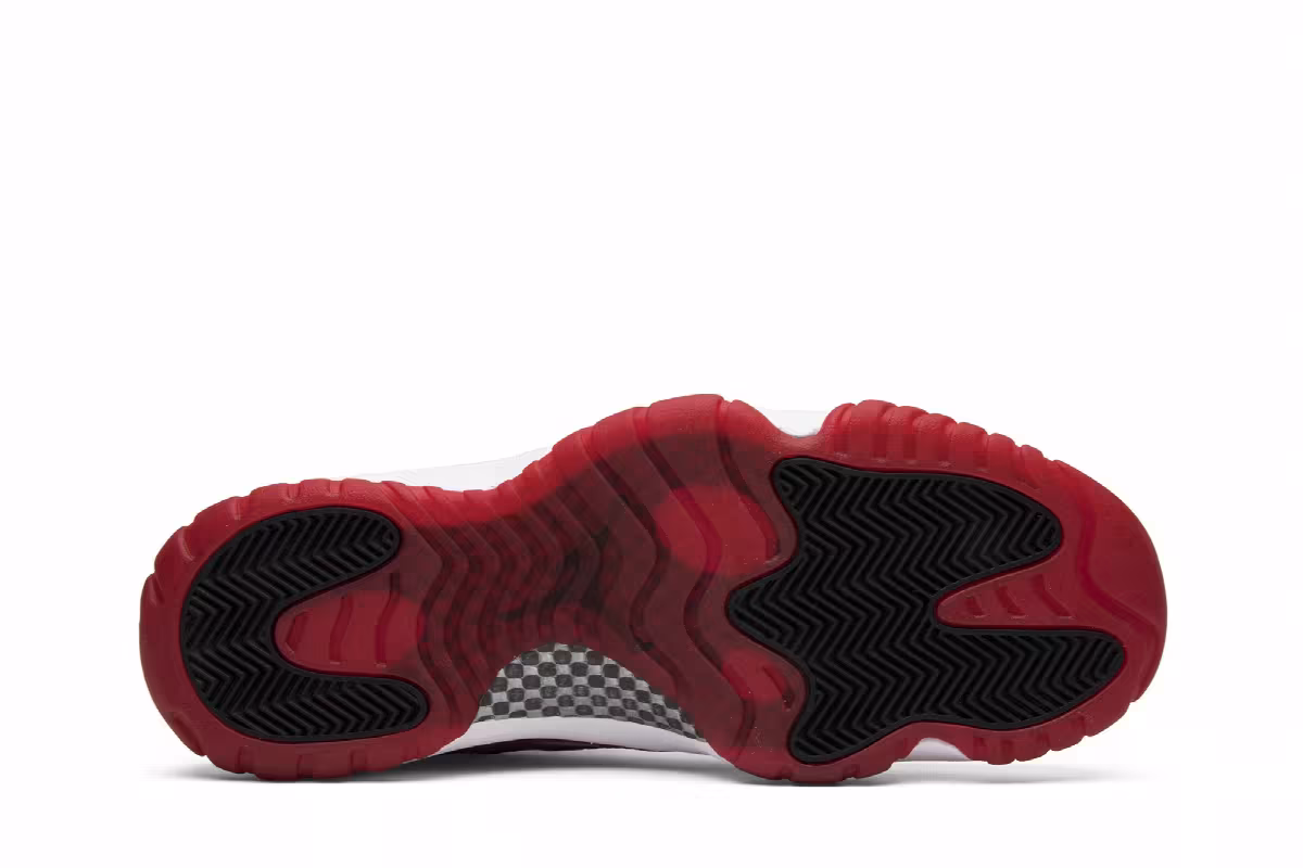 Air Jordan 11 Low IE Gym Red, view 5