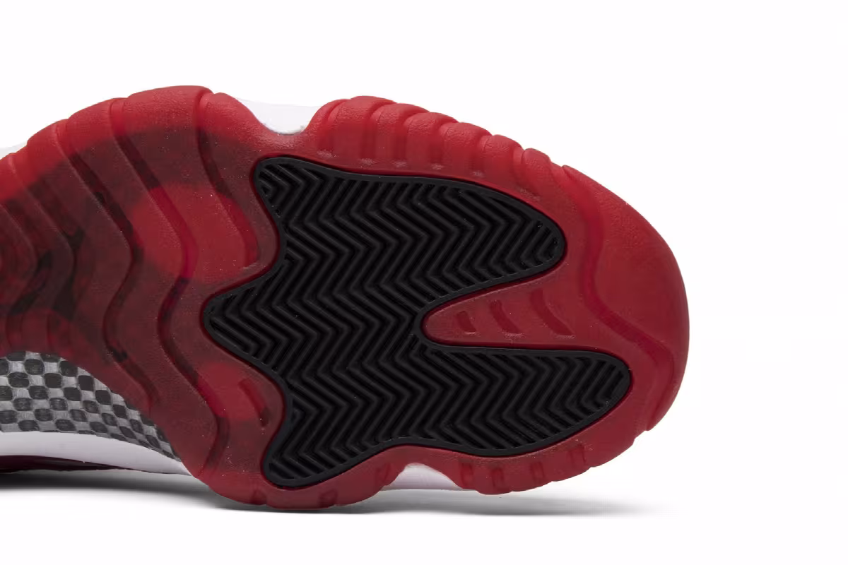 Air Jordan 11 Low IE Gym Red, view 6