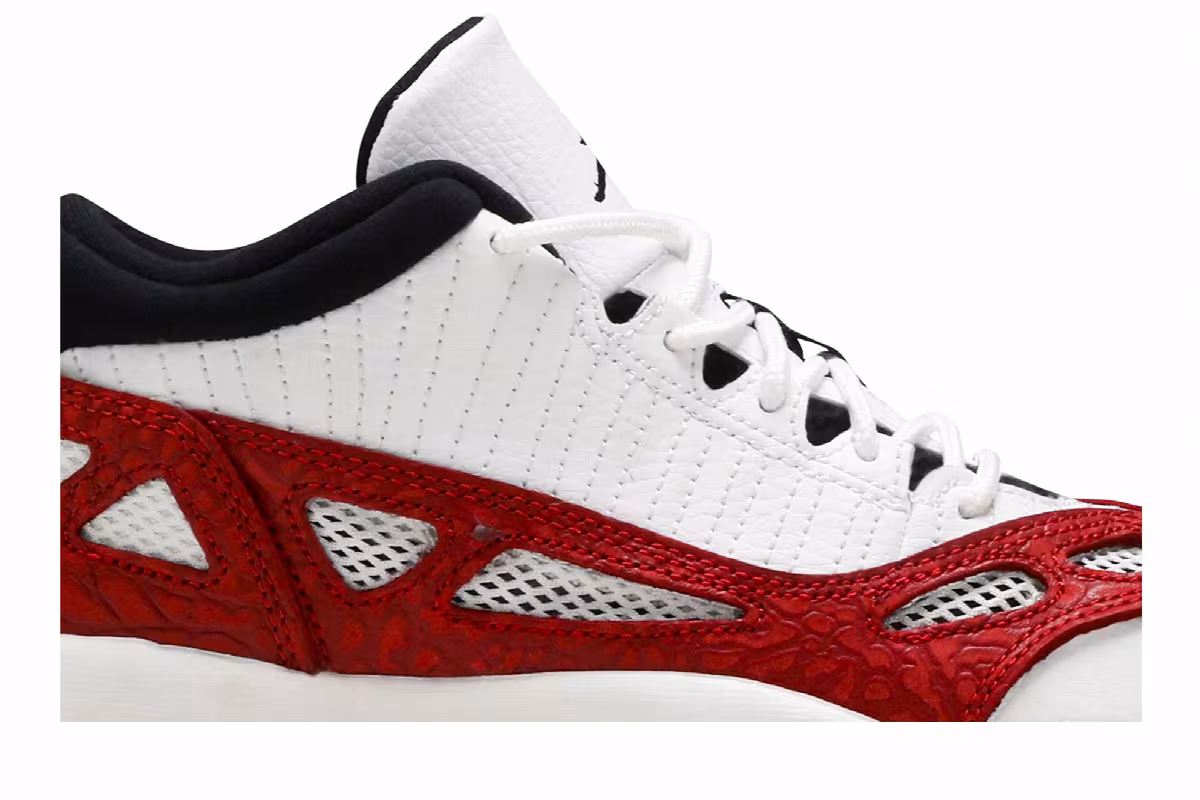 Air Jordan 11 Low IE GS Gym Red, view 3