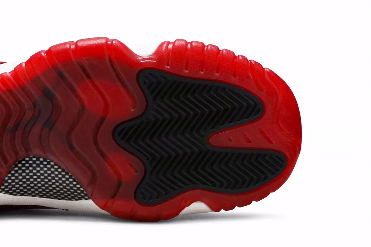 Air Jordan 11 Low IE GS Gym Red, view 6