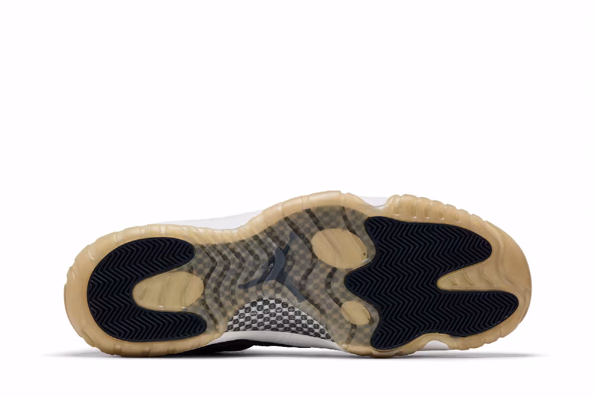 Air Jordan 11 Low IE Obsidian, view 5