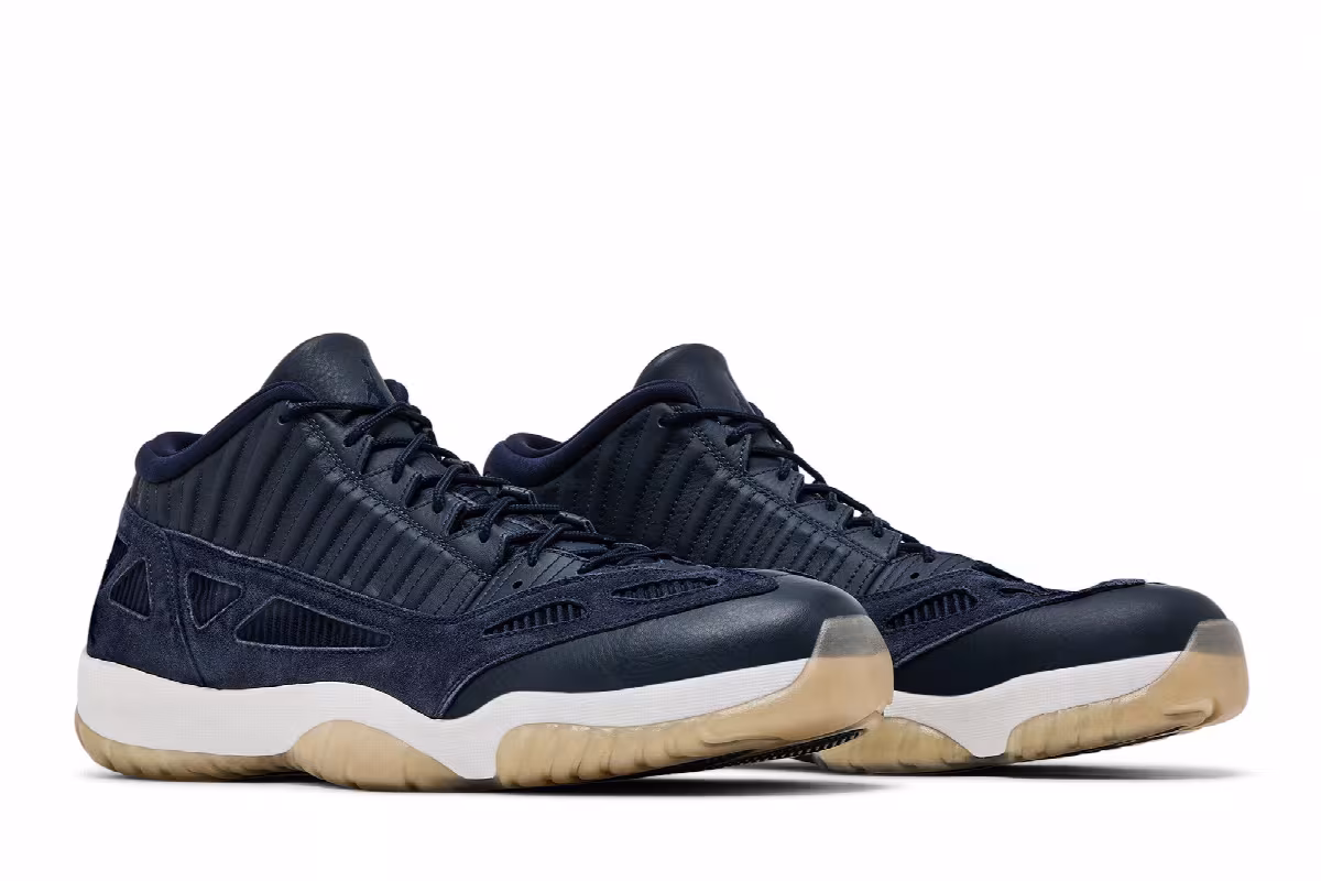 Air Jordan 11 Low IE Obsidian, view 9