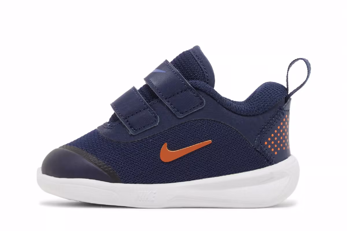 Nike Omni Multi-Court TD Midnight Navy Safety Orange, view 4