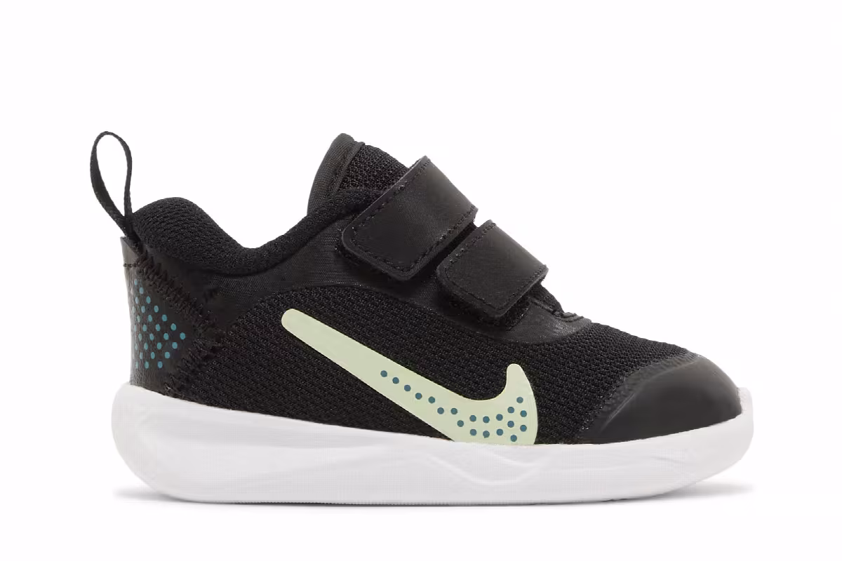 Nike Omni Multi-Court TD Black Barely Volt, view 2