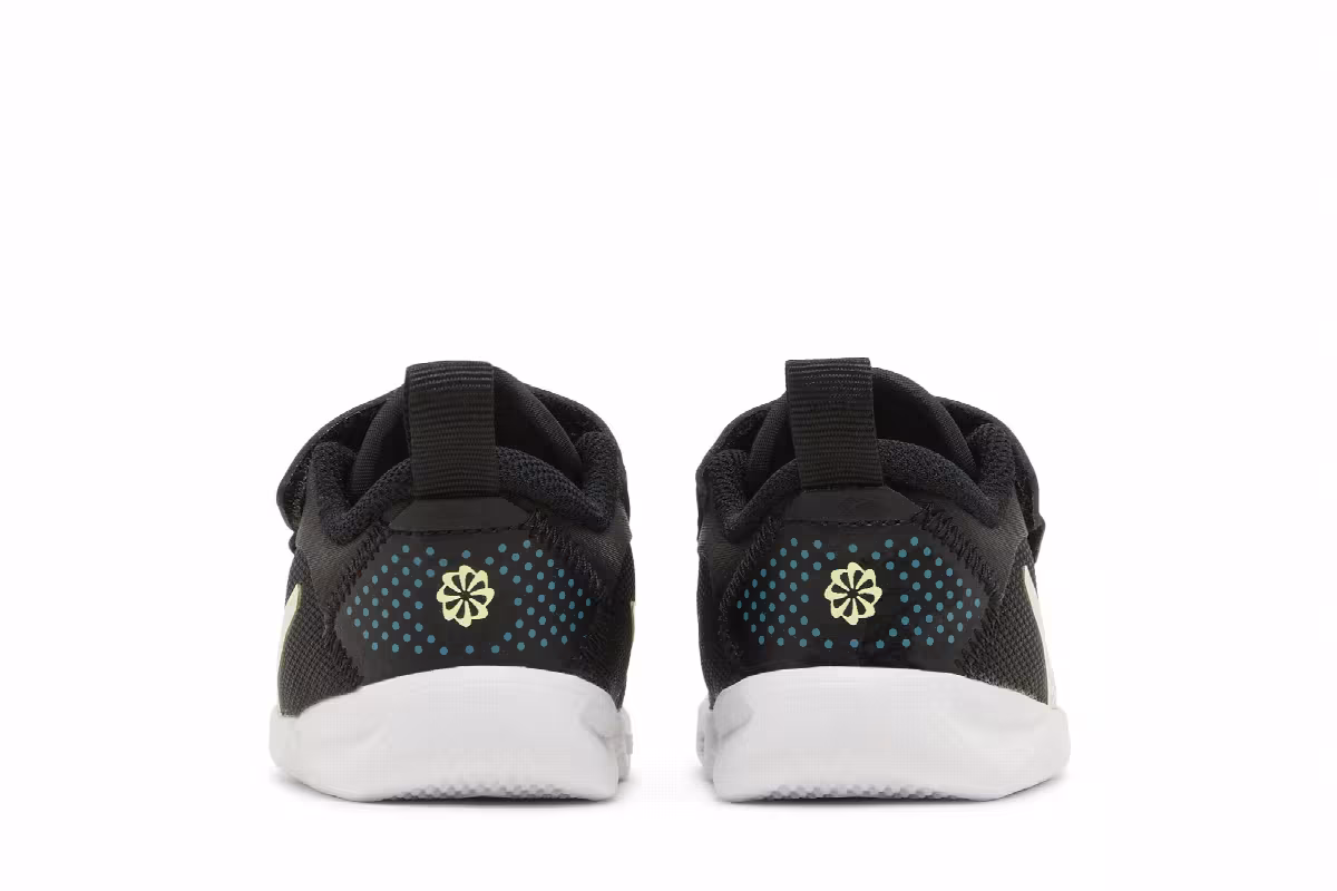 Nike Omni Multi-Court TD Black Barely Volt, view 7