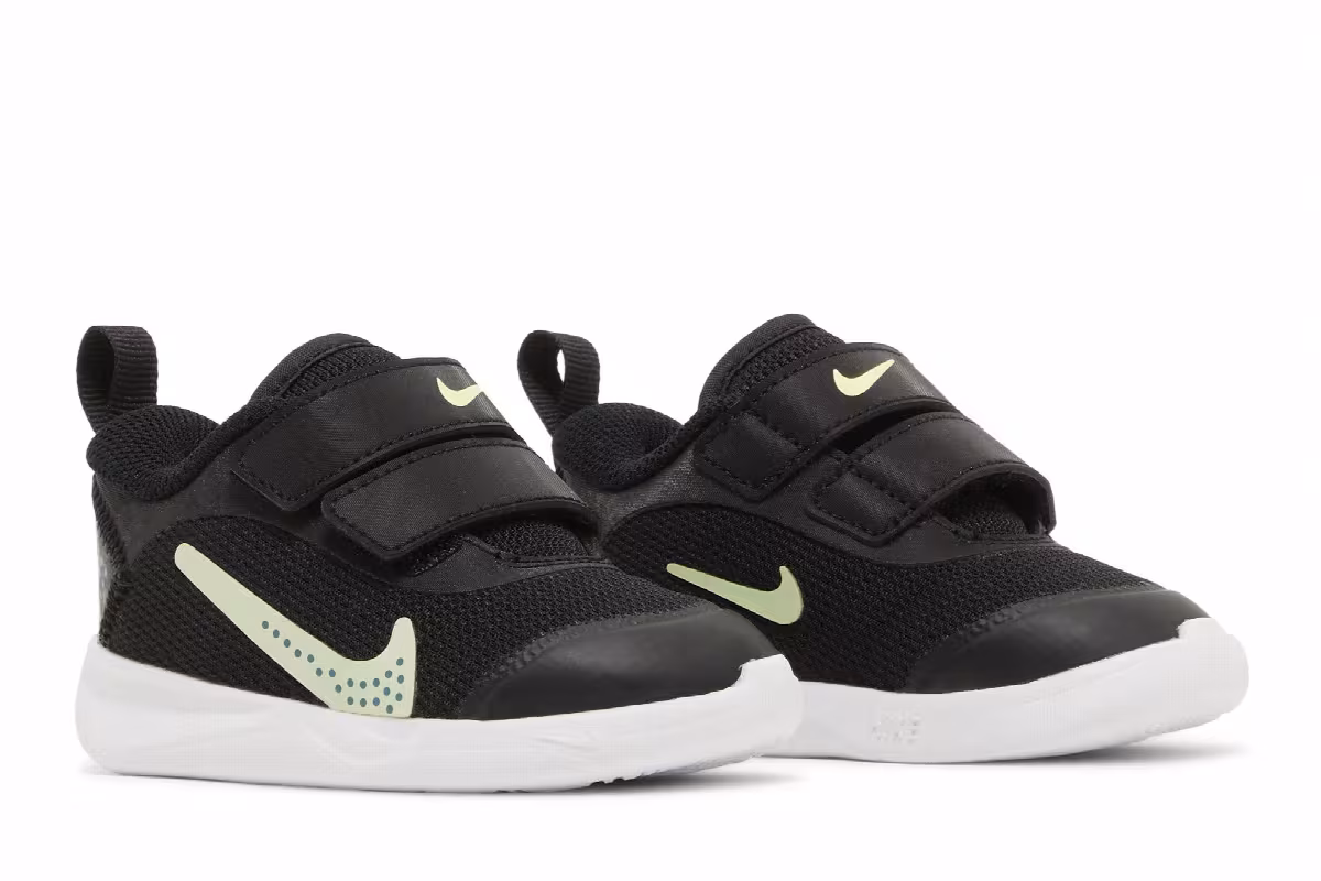 Nike Omni Multi-Court TD Black Barely Volt, view 9