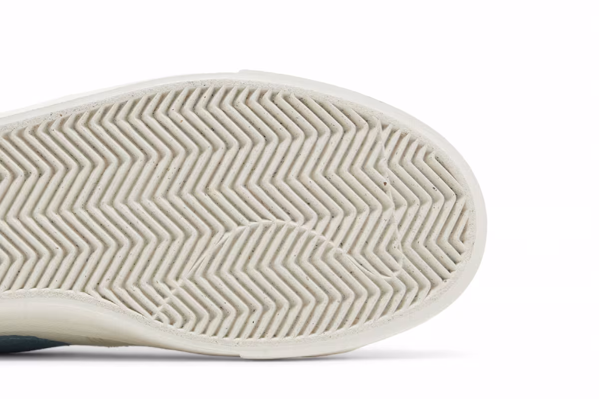 Nike Blazer Court Mid Premium SB Barely Green, view 6