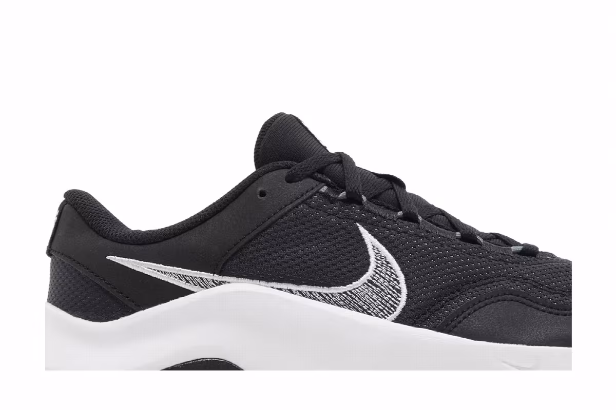 Nike Women's Legend Essential 3 Next Nature Black White, view 3