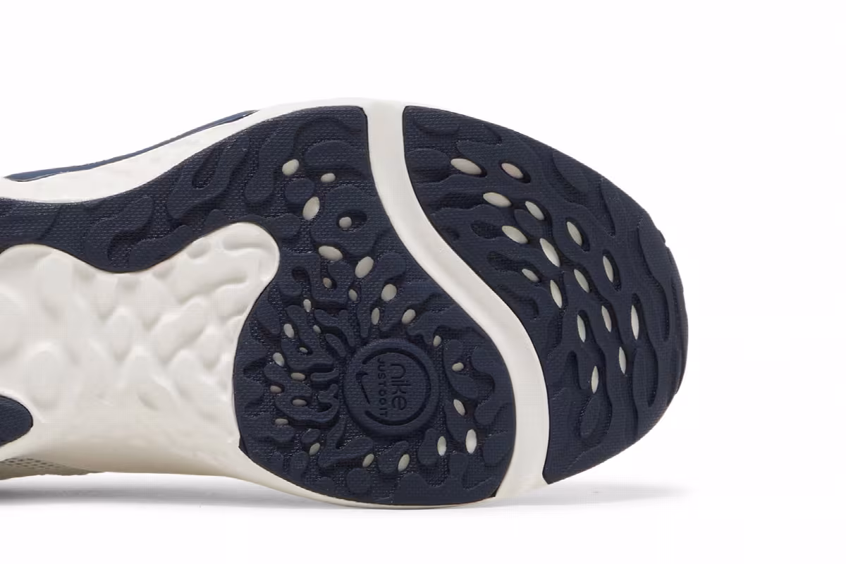 Nike Renew Retaliation TR 3 Summit White Obsidian, view 6