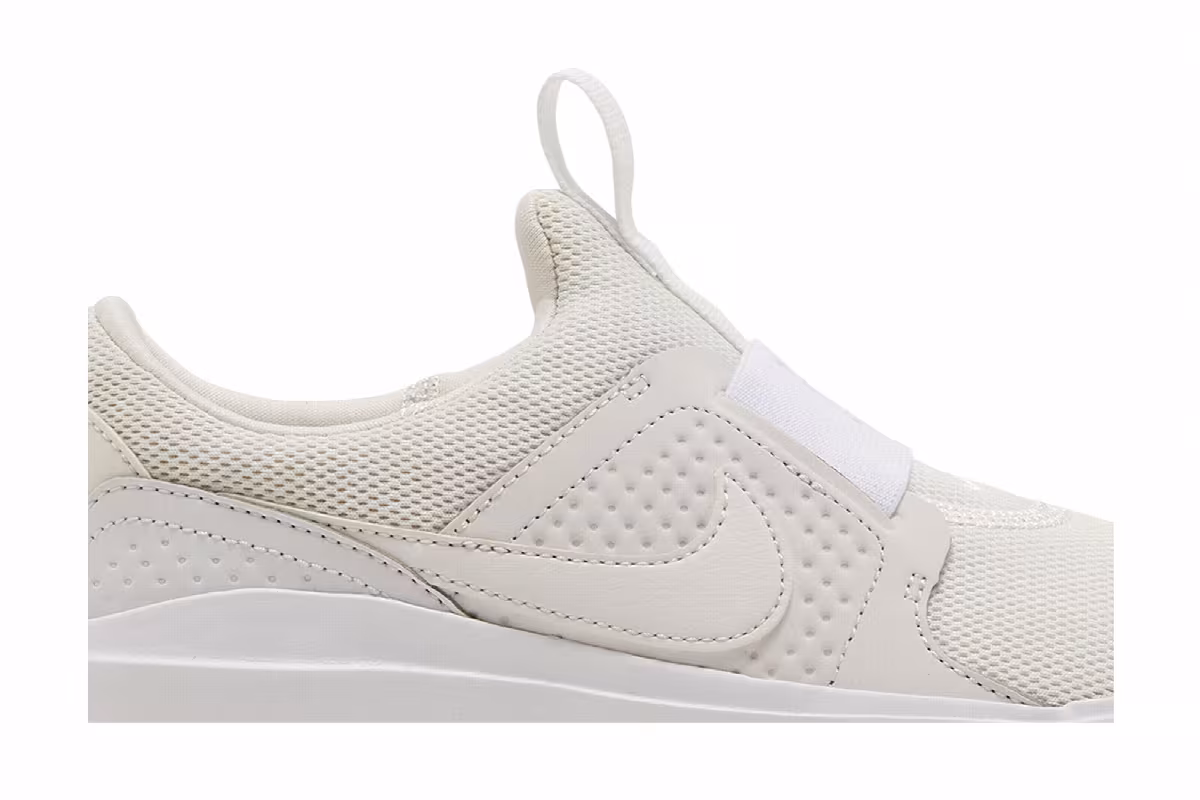 Nike Women's AD Comfort Triple White, view 3