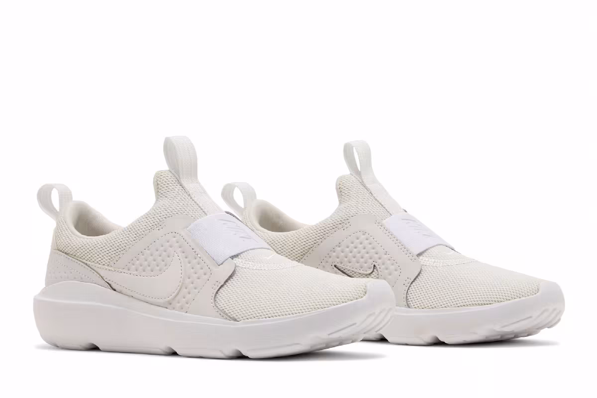 Nike Women's AD Comfort Triple White, view 9
