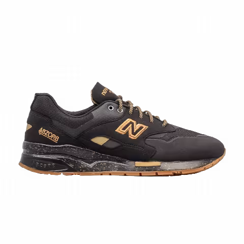 New Balance 1600 Elite 'Black Gold'