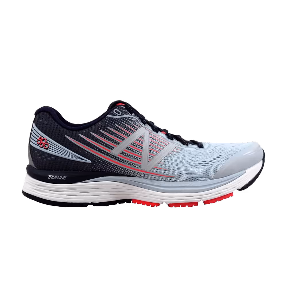New Balance Women's 880 Light Porcelain Blue