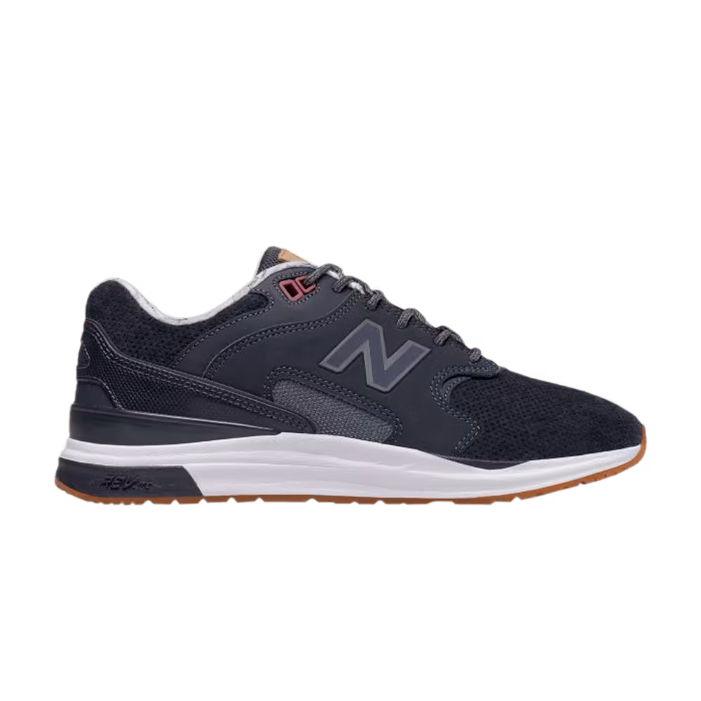 New Balance Women's 1550 Suede Grey