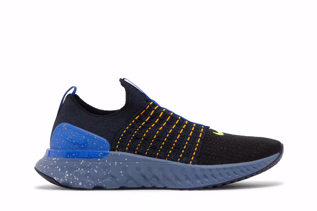 Nike React Phantom Run Flyknit 2 Black Hyper Royal, view 2