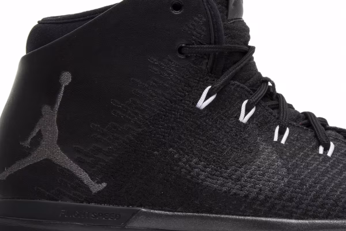 Air Jordan 31 Black Cat, view 3
