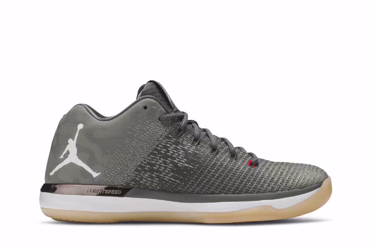 Air Jordan 31 Low Camo, view 2