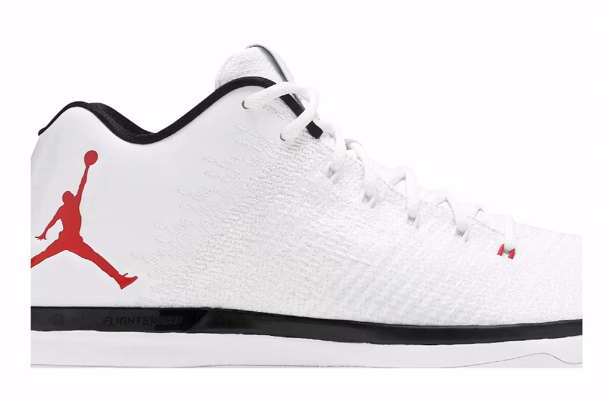 Air Jordan 31 Low Bulls, view 3