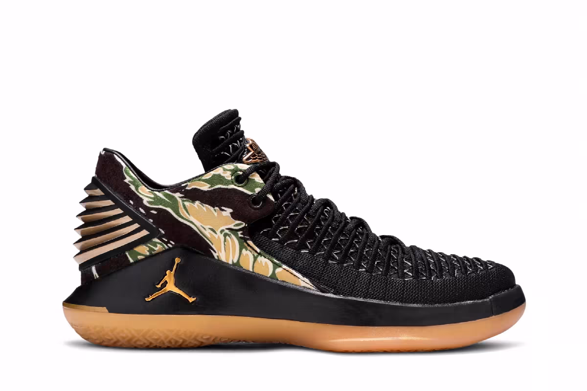 Air Jordan 32 Low GS Camo, view 2