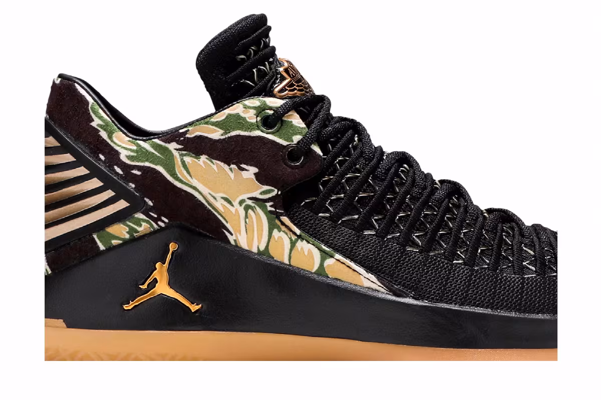 Air Jordan 32 Low GS Camo, view 3