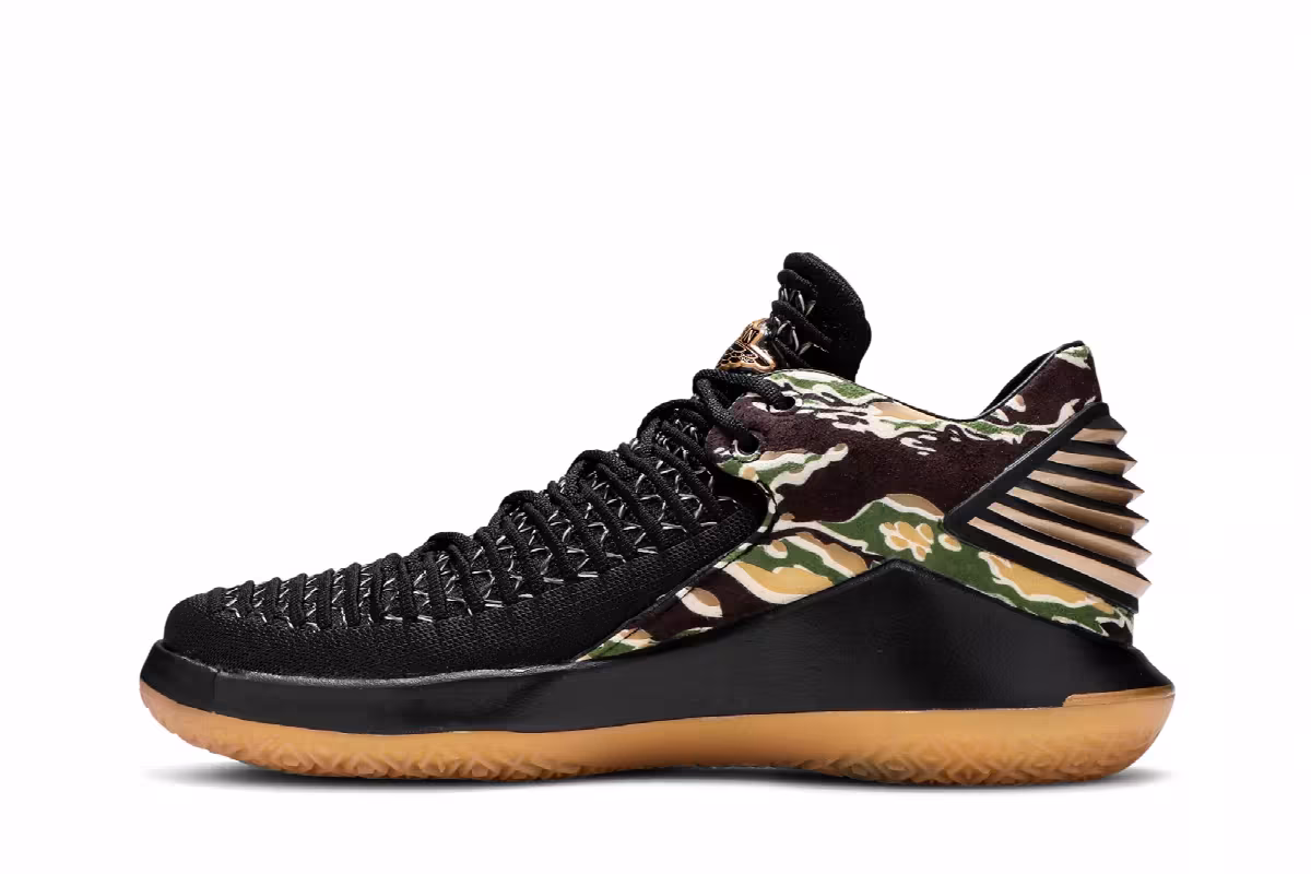 Air Jordan 32 Low GS Camo, view 4