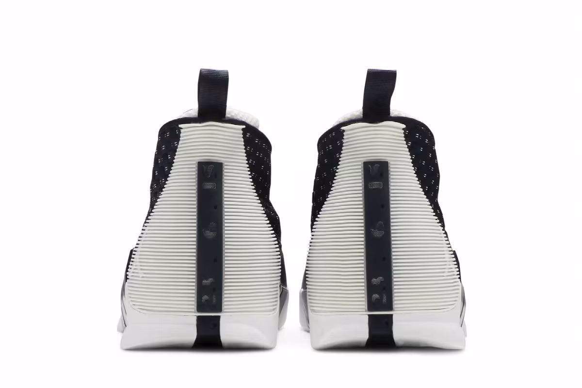 Air Jordan 15 Obsidian 2017, view 7