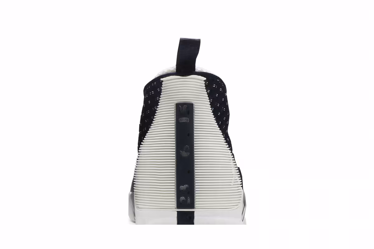 Air Jordan 15 Obsidian 2017, view 8