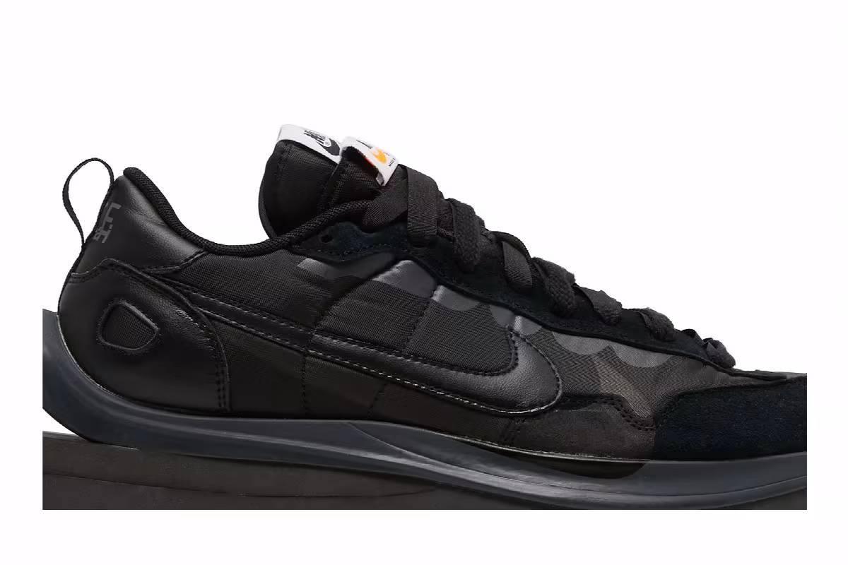 sacai x Nike VaporWaffle Black Gum, view 3