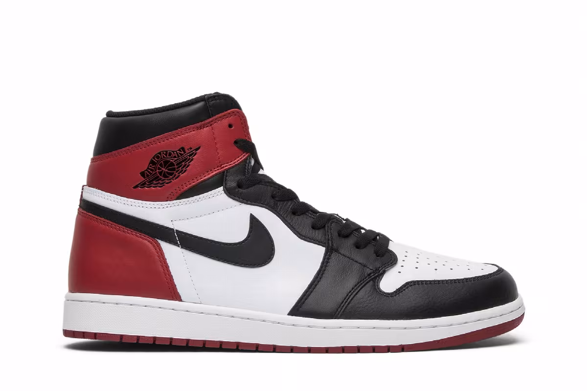 Air Jordan 1 High OG Black Toe 2016, view 2