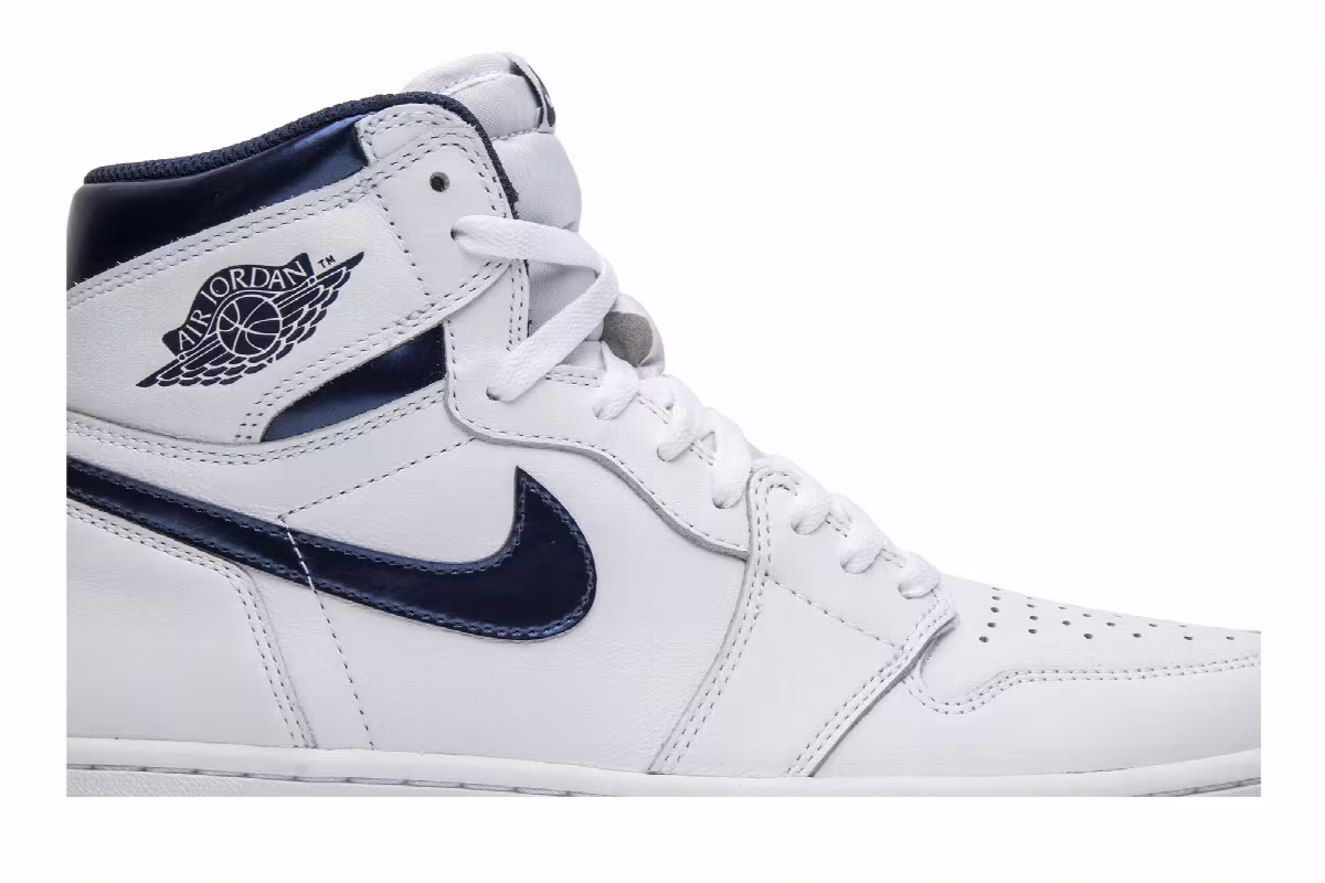 Air Jordan 1 High OG Metallic Navy, view 3