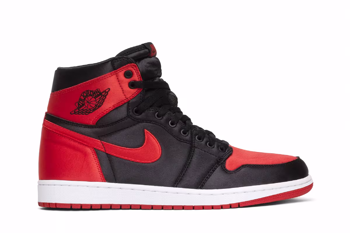 Air Jordan 1 High OG SE Satin Banned 2016, view 2