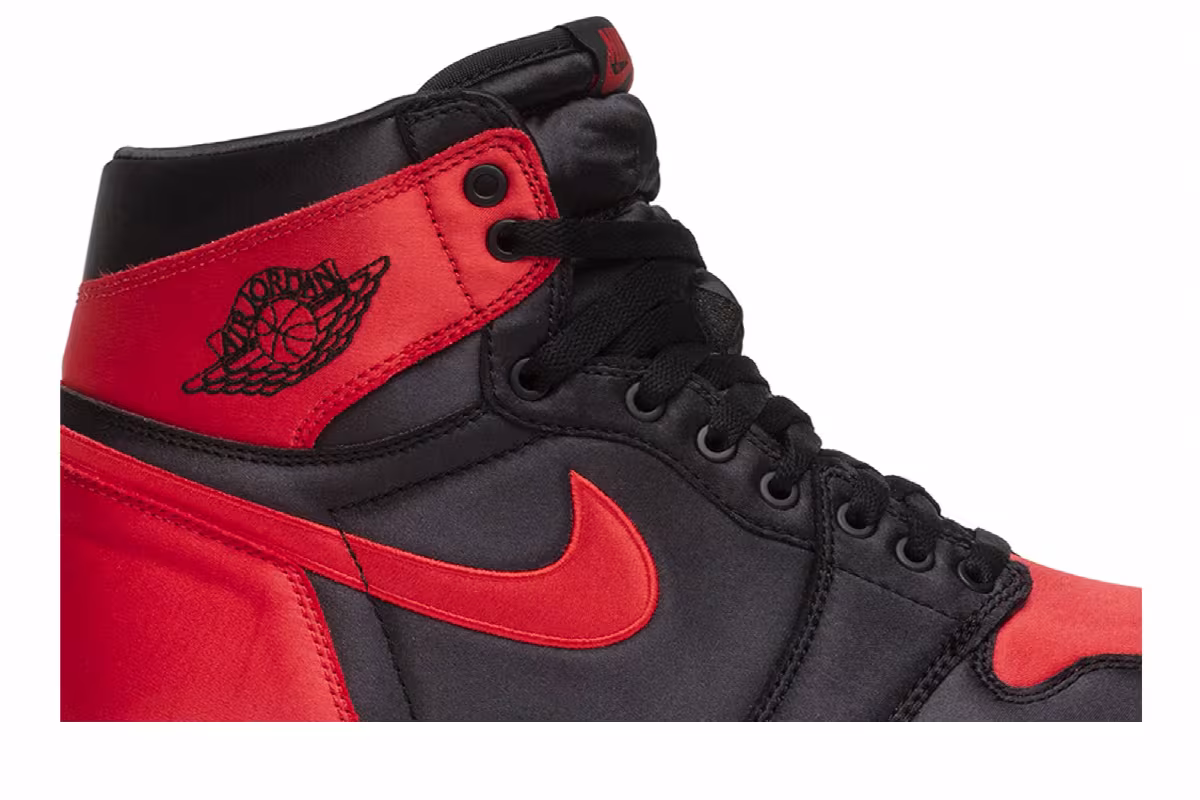 Air Jordan 1 High OG SE Satin Banned 2016, view 3