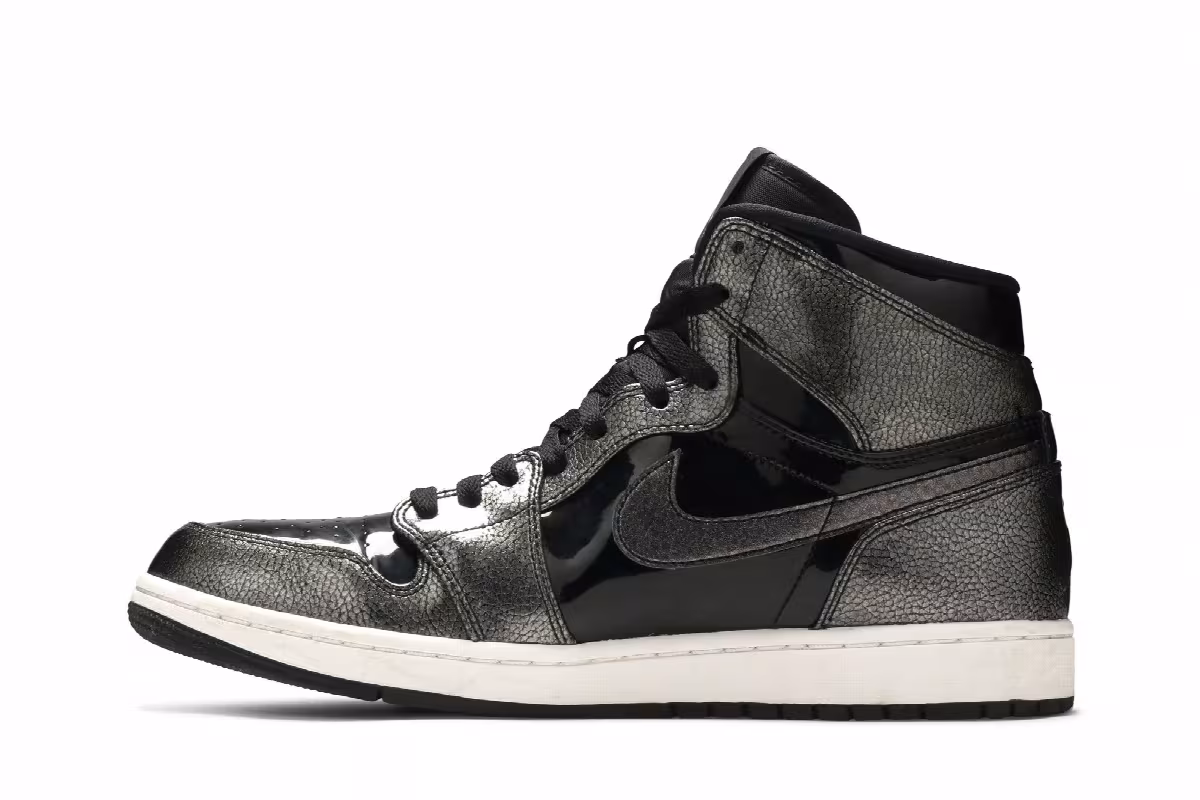 Air Jordan 1 High Black Patent, view 4