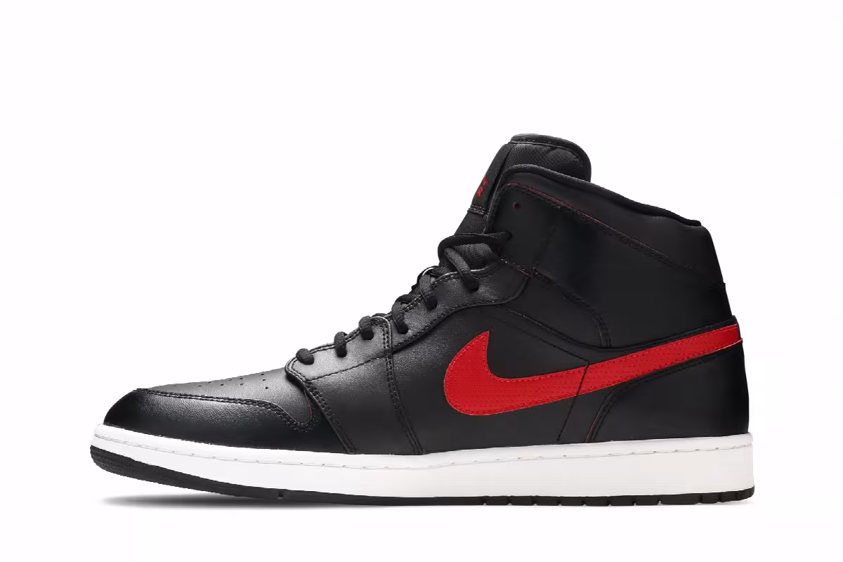 Air Jordan 1 Mid Black Team Red, view 4