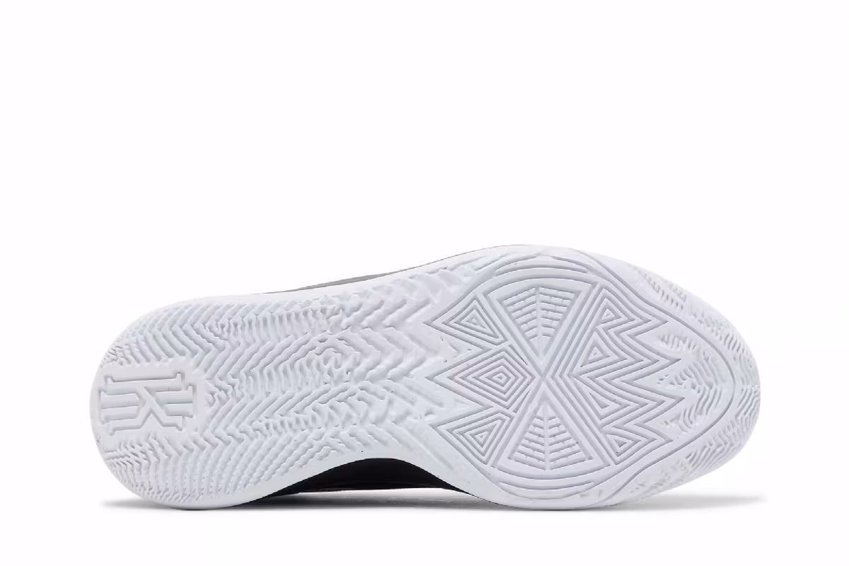 Nike Kyrie Flytrap 6 GS Black White, view 5