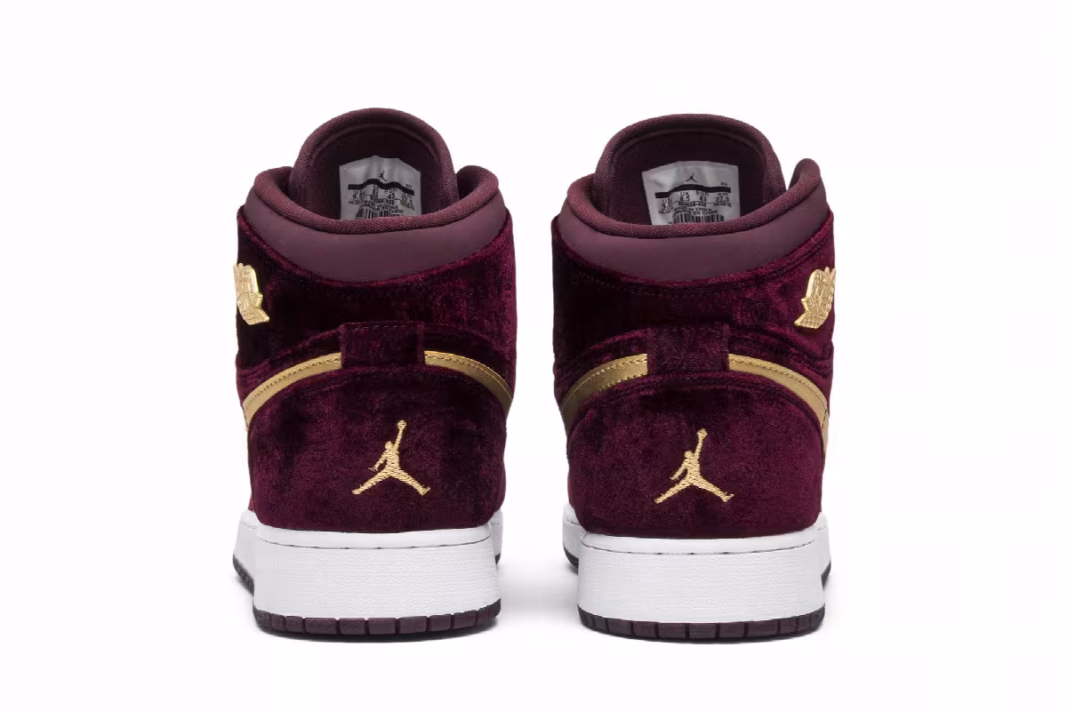 Air Jordan 1 Heiress GG Velvet, view 7