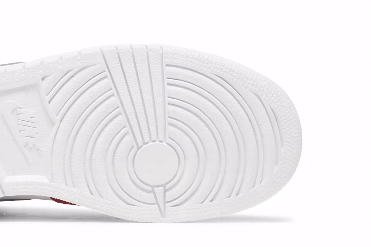 Air Jordan 1 High GS Silver Medal, view 6
