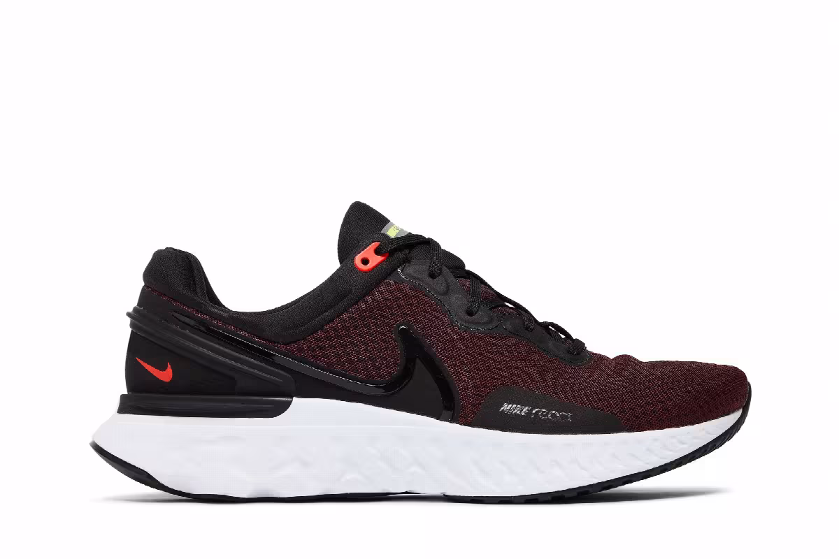 Nike React Miler 3 Black Siren Red, view 2